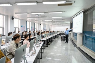 四川考生 歡迎報考大連東軟信息學院，共創(chuàng)信息電子技術服務新未來